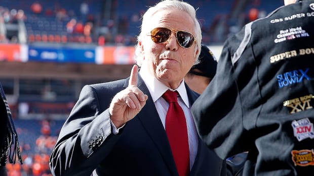 robert-kraft-nfl-annual-meeting-deflategate-roger-goodell.jpg